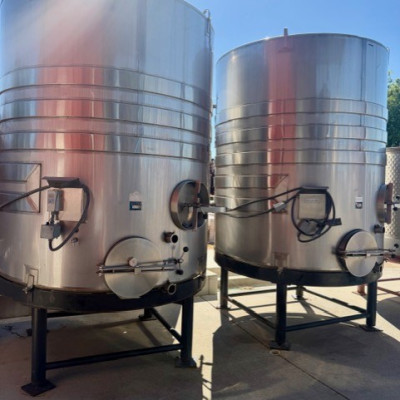 Closed Top Tank 3,000 and 2,400gal 