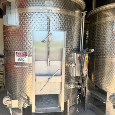 6 - 792gal Specialty Tanks