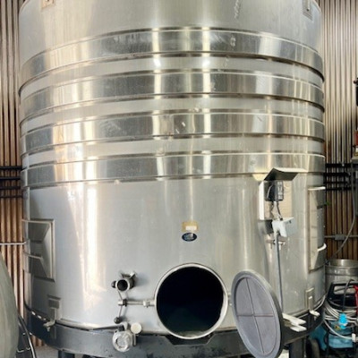 Closed Top Tank 3,000 and 2,400gal 